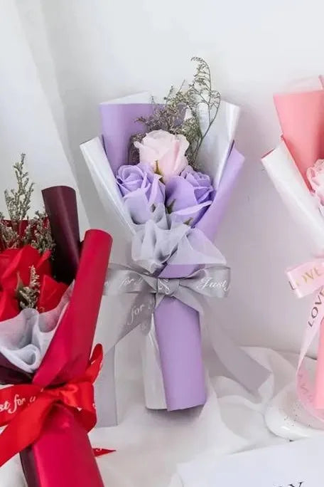 Bouquet de 3 rosas con follaje